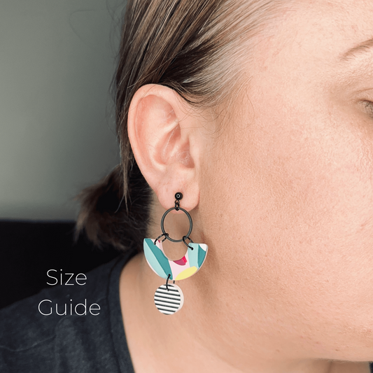 Size guide of earring on person