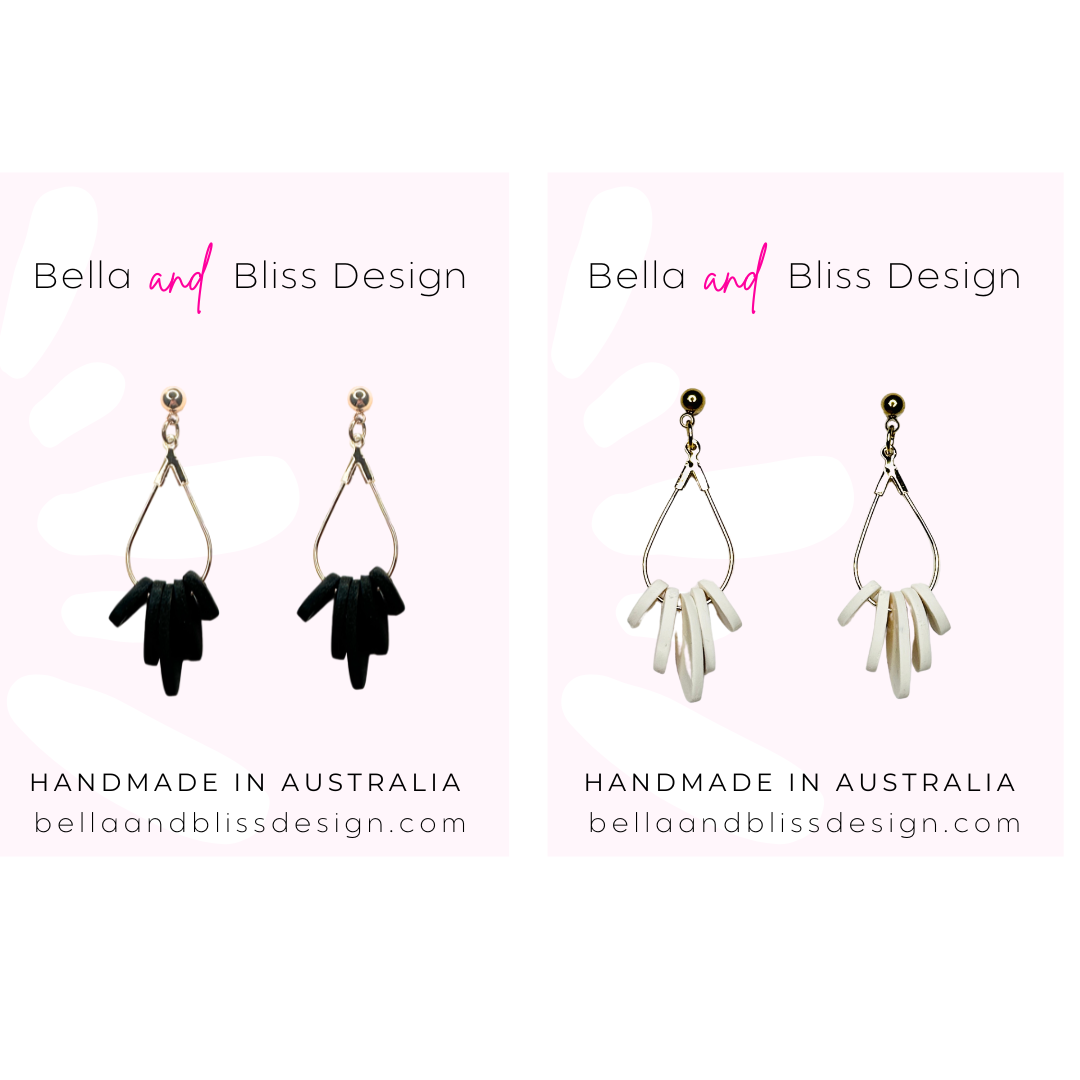 Pair of earrings black and white 